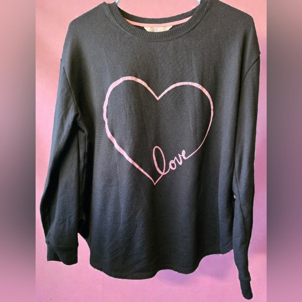 💗Pink Heart Design On Black Tee